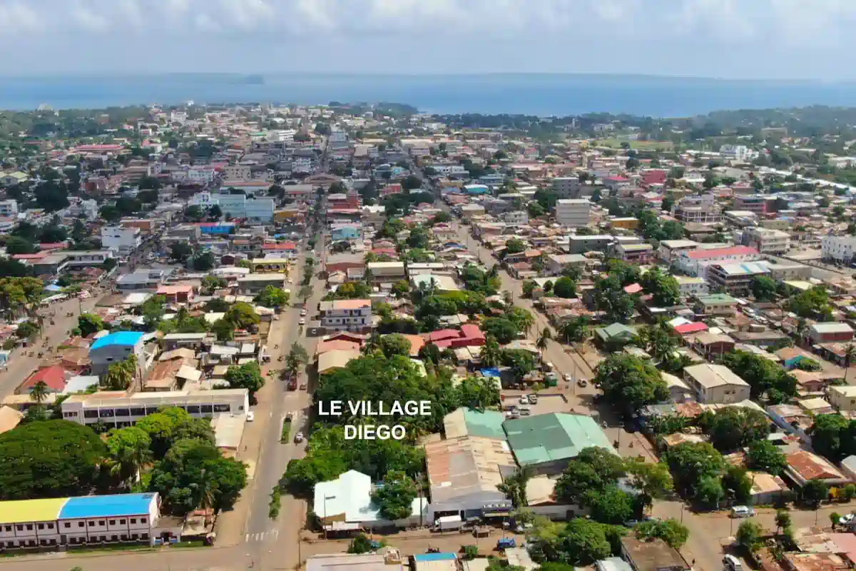 Vue aérienne de l'hôtel et de la ville de Diego-Suarez, Madagascar